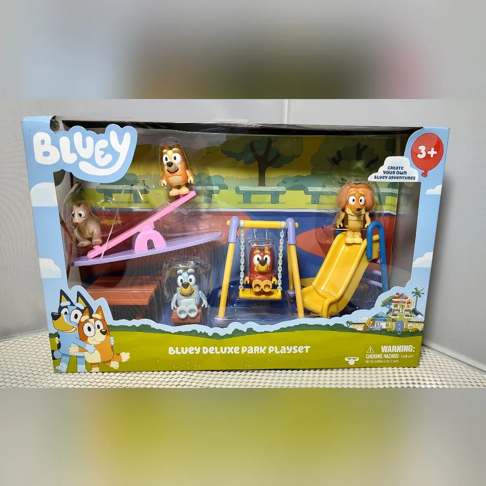 Bluey Deluxe Park Playset Bluey, Rusty, Bingo, Indy and Potaroo Playground NWT